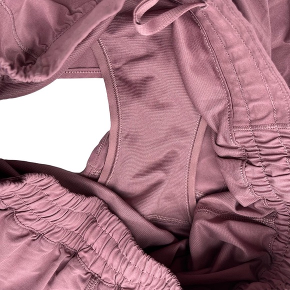 Lululemon Hotty Hot Short II *2.5" - Picture 5 of 6